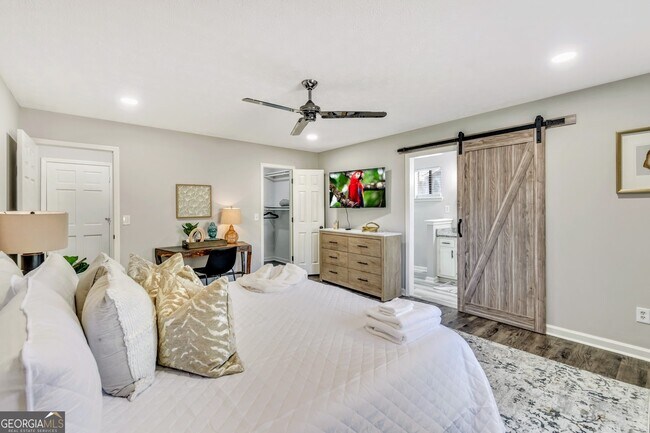 Building Photo - 10960 Morning Dove Dr