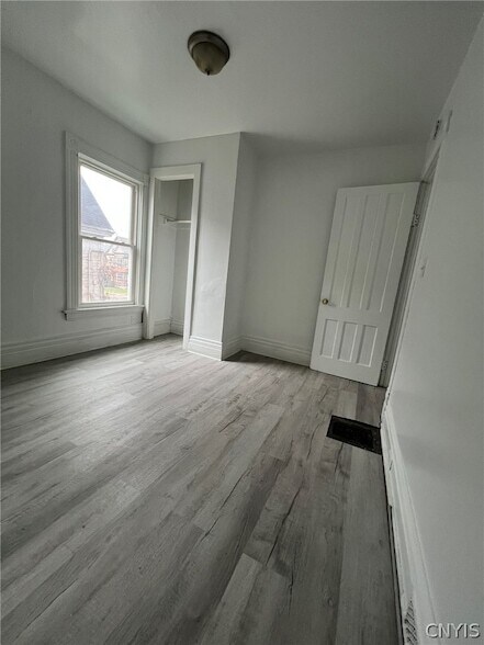 Building Photo - 229 Kellogg St