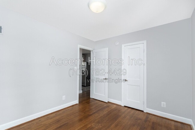 Building Photo - 813 31st St S
