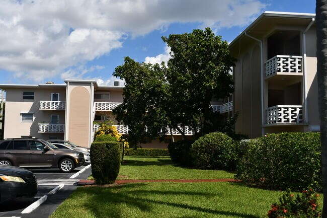 Building Photo - 2721 Garden Dr N