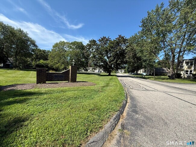 Building Photo - 127 Black Point Rd