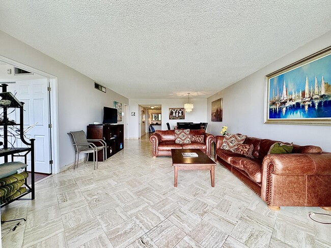 Building Photo - 2671 S Course Dr