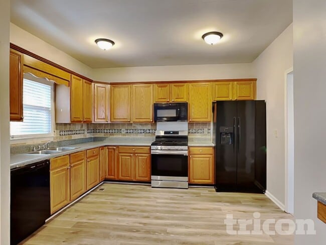 Building Photo - 194 Bomar Ln