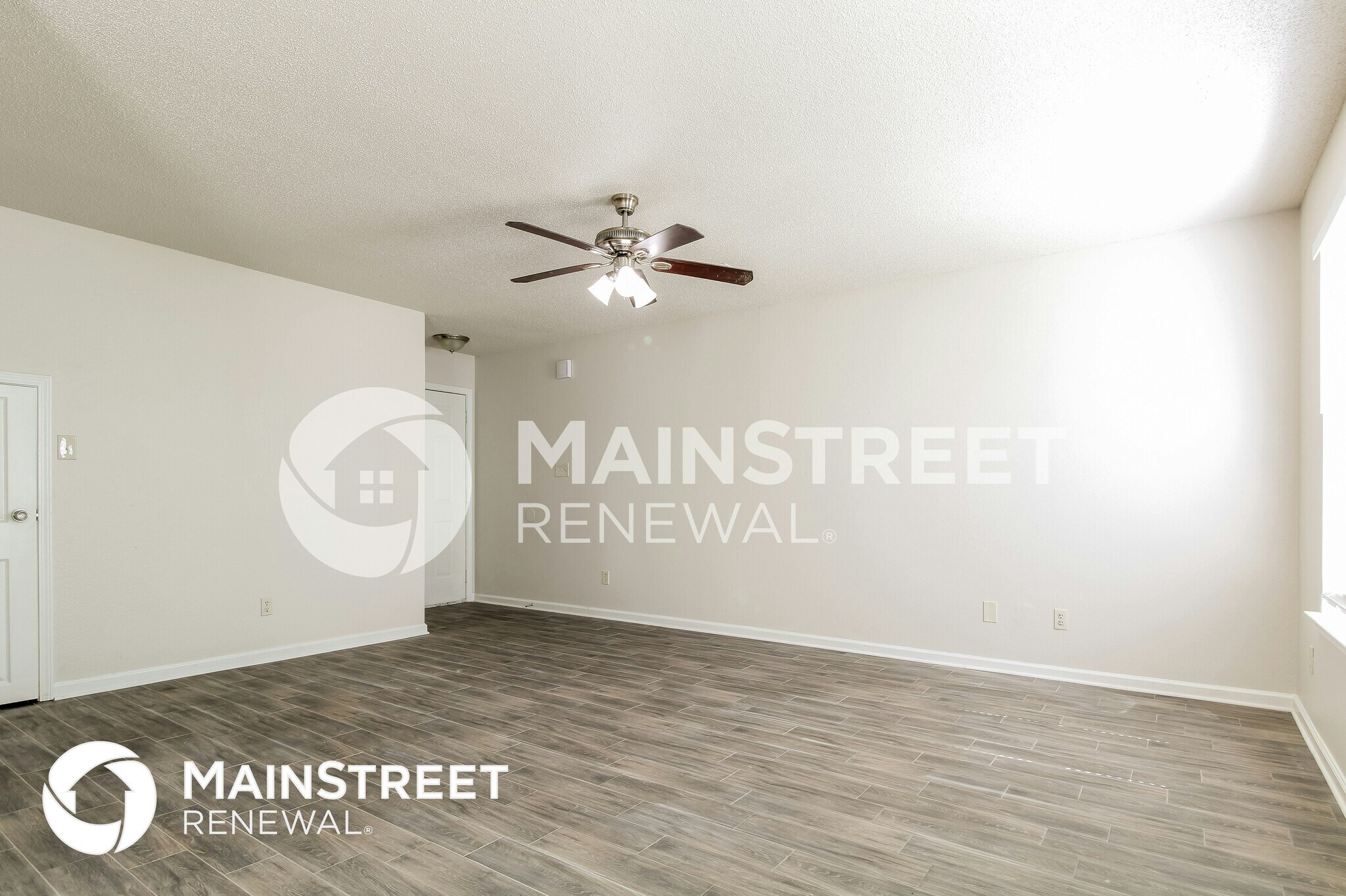 Building Photo - 4660 Royal View Dr