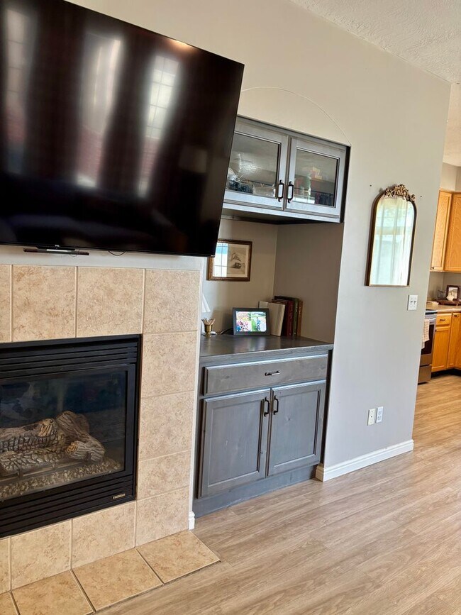 Building Photo - GORGEOUS Townhome!!!