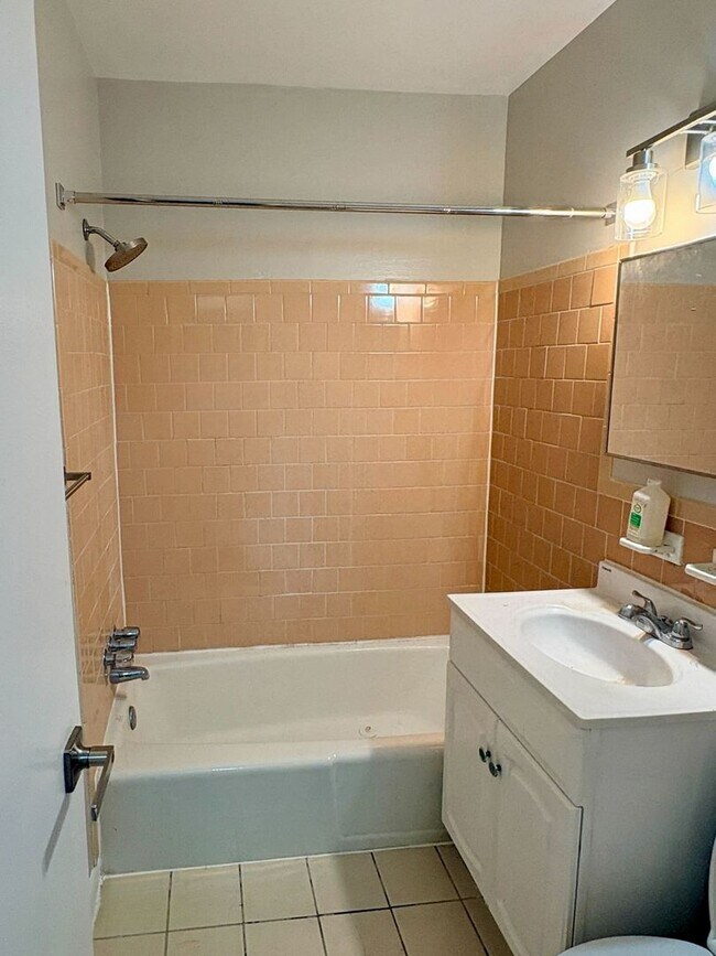 Building Photo - 2025 Move-In Special – $200 Off First Mont...