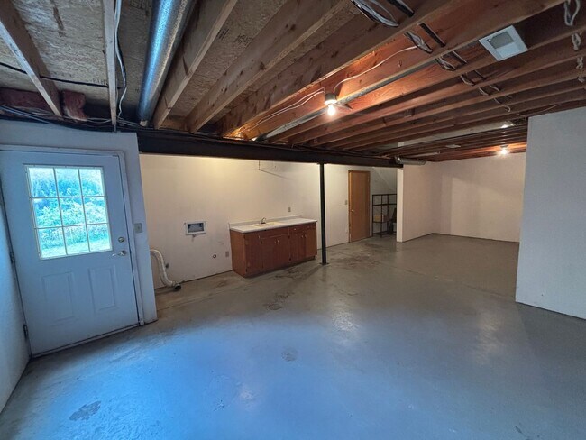 Building Photo - 154-154 Cayman St