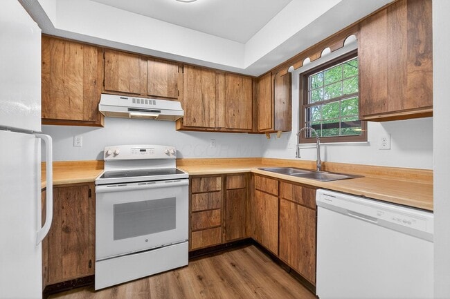 Building Photo - 6462 Brookedge Ct