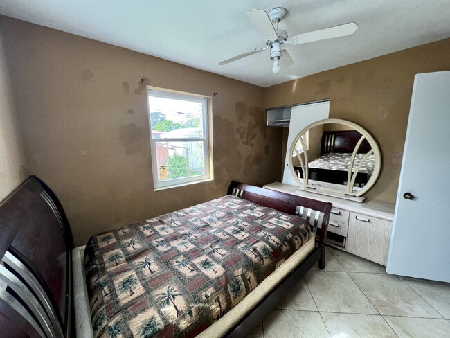 Building Photo - Spacious Master Bedroom Shared Living Spac...