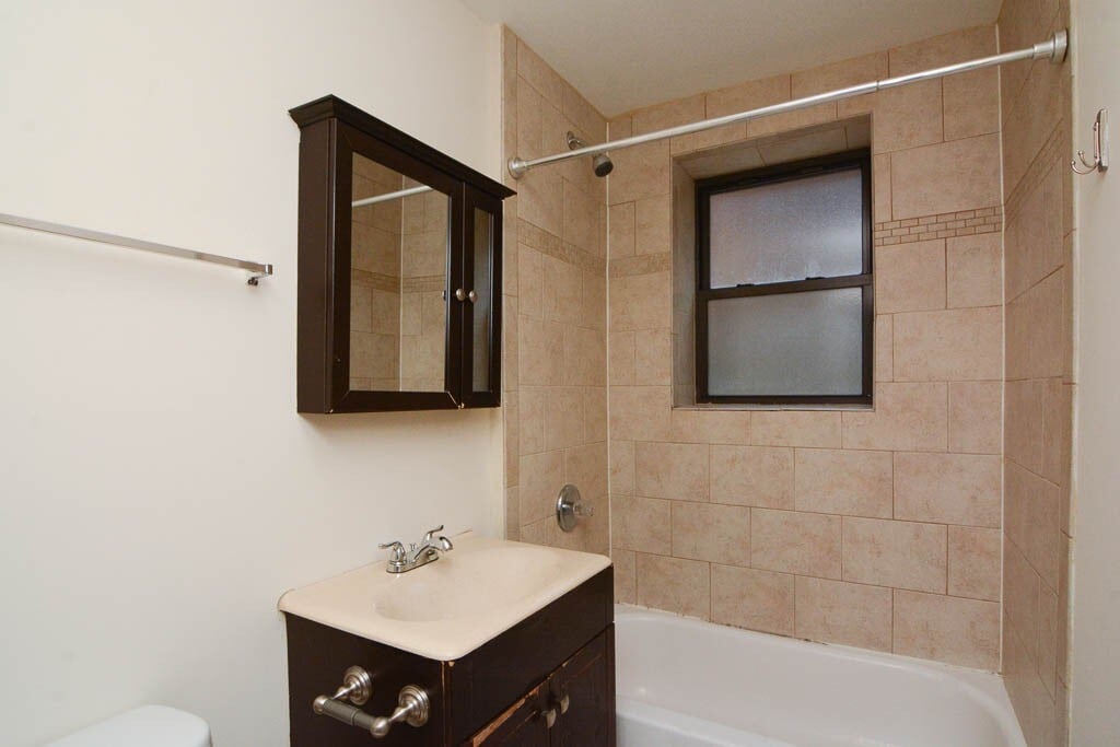 Building Photo - 3728 N Pine Grove Ave