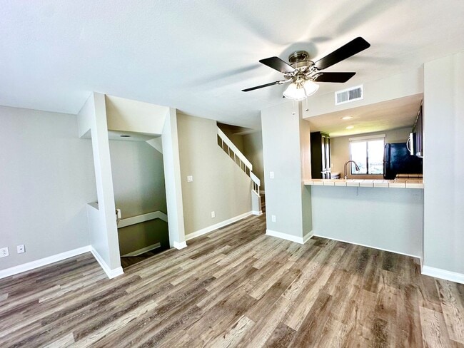Building Photo - FOR RENT: 2Bd/1.5Ba Upgraded Townhome In T...