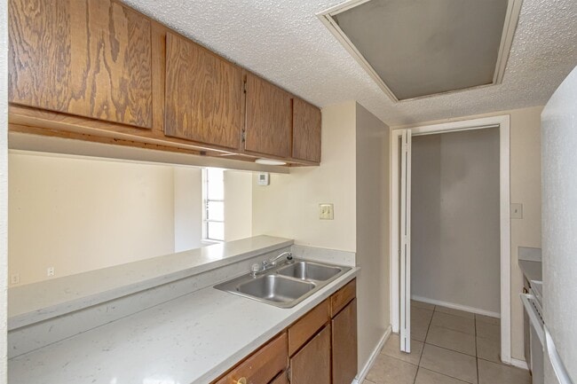 Building Photo - 100 Hillside Rd