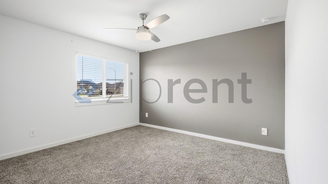 Building Photo - Unit