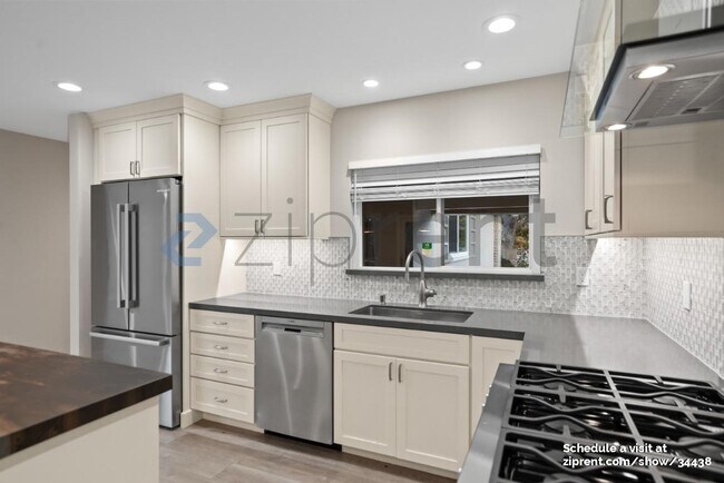 Building Photo - 692 Pomeroy Ave