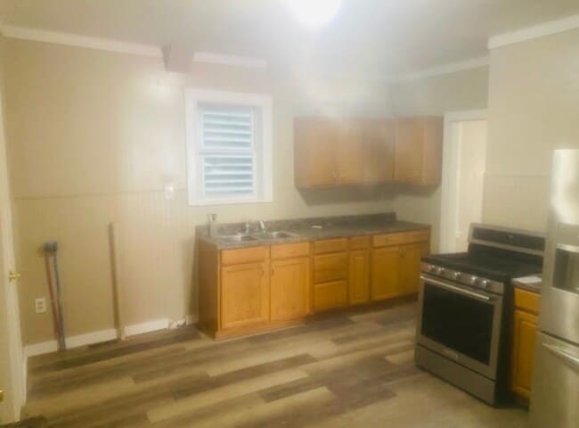 Building Photo - 362 9th St