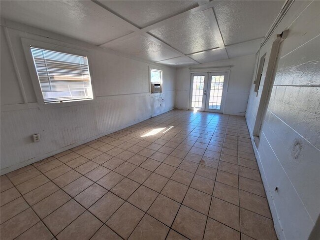 Building Photo - 21455 Mallory Ave