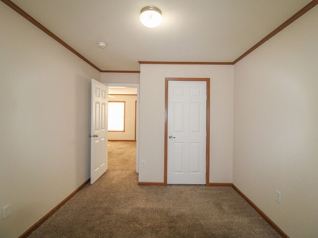Building Photo - 130 Meadows Ln