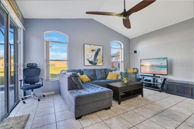 Building Photo - 321 Corvina Dr