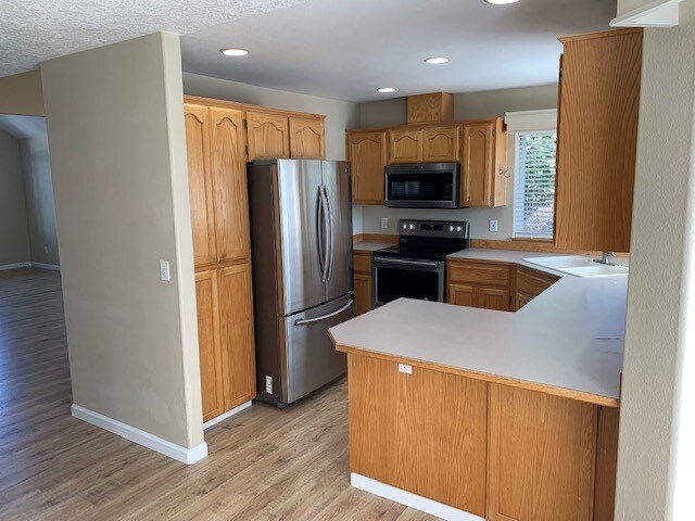 Building Photo - 7403 Shadowwood Ct NE