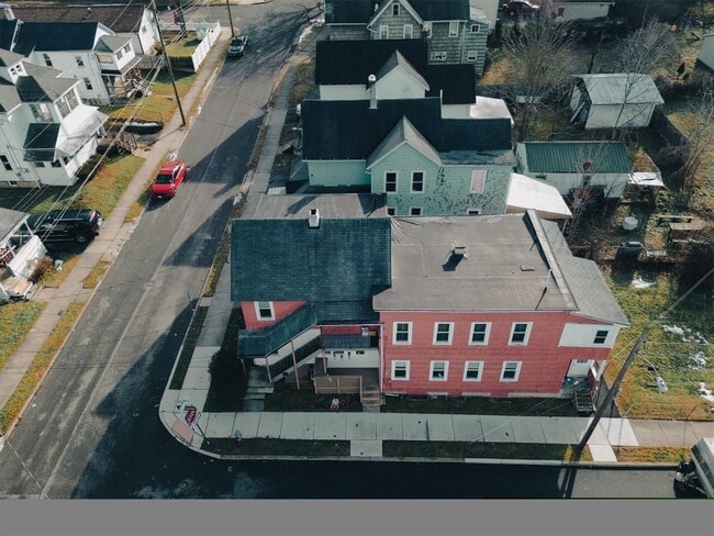 Building Photo - 60 Mary St