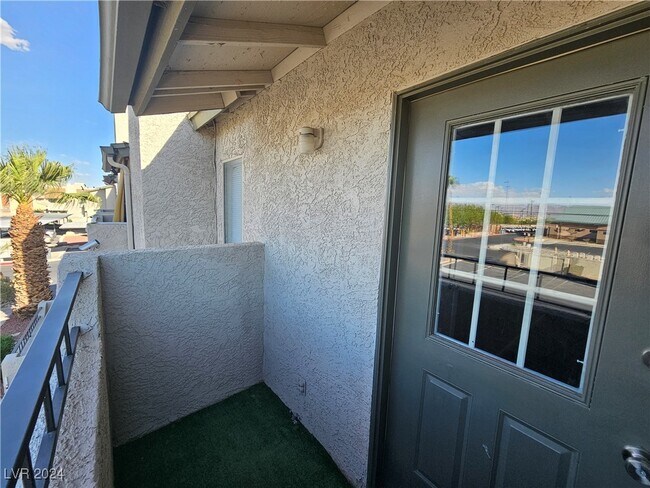 Building Photo - 3749 Carlyle Dr