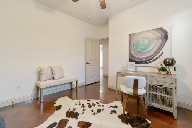 Building Photo - * MOVE IN SUMMER 07/11/2027 * 5 Bed 3 Bath...