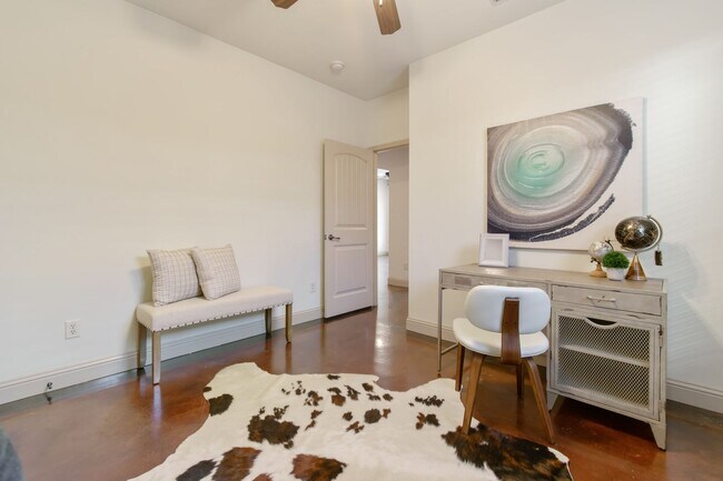 Building Photo - * MOVE IN SUMMER 7/19/2027 * 5 Bed 3 Bath ...