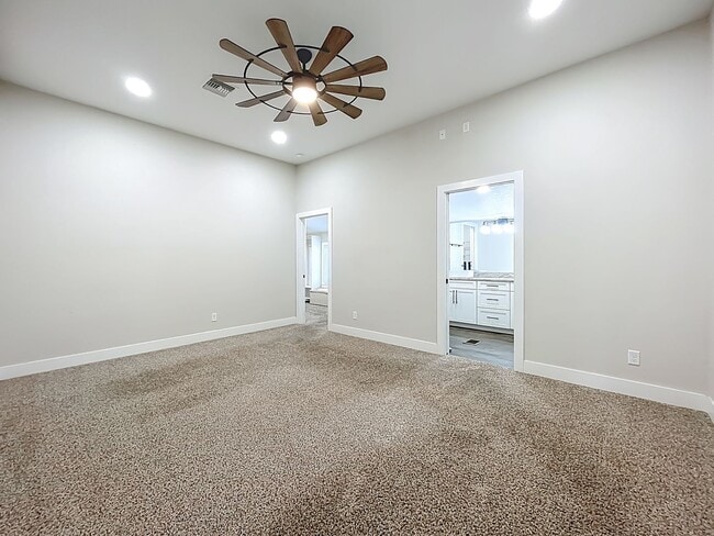 Building Photo - 389 S Central Ave