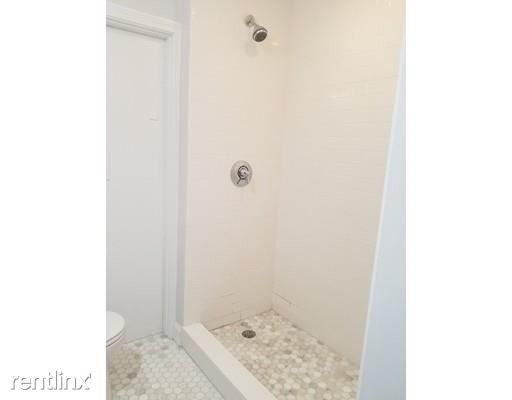 Building Photo - 1 br, 1 bath  - 62 W Rutland Sq 4