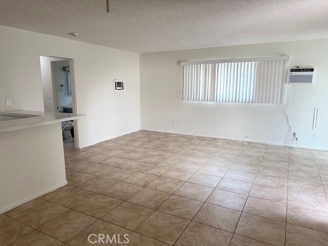 Building Photo - 685 E Vista Chino