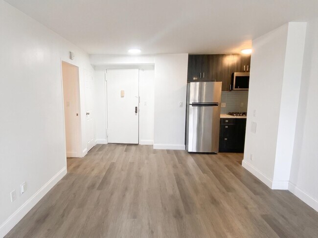 Building Photo - 10 Huron Ave