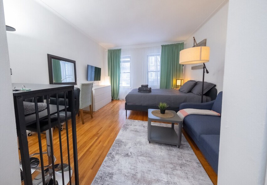 Building Photo - 330 E 74th St