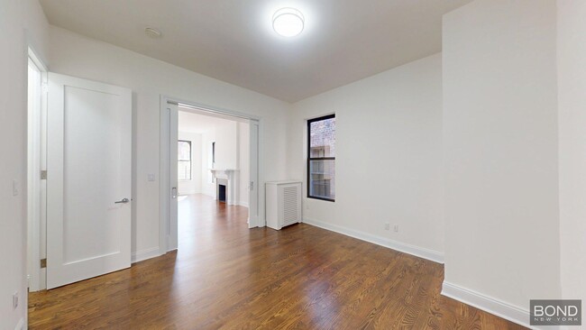 Building Photo - 26 E 91st St