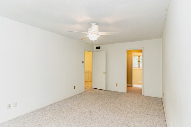 Building Photo - 178 Ingleoak Ln
