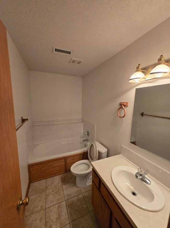 Building Photo - 1914 S Prescott Cir