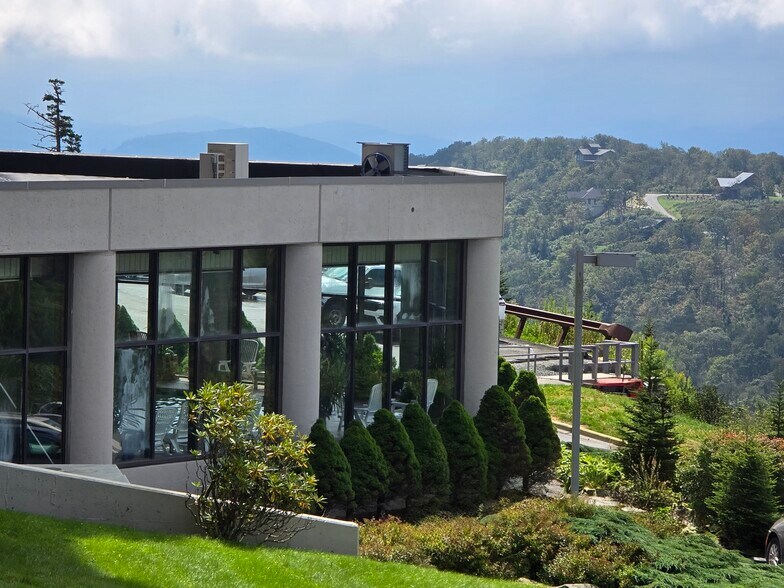 Building Photo - 303 Sugar Top Dr