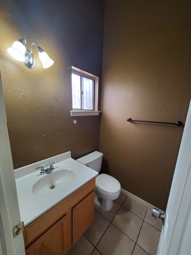 Building Photo - Eastside home for rent