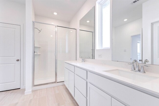 Building Photo - 27410 Sweetwater Bay Dr