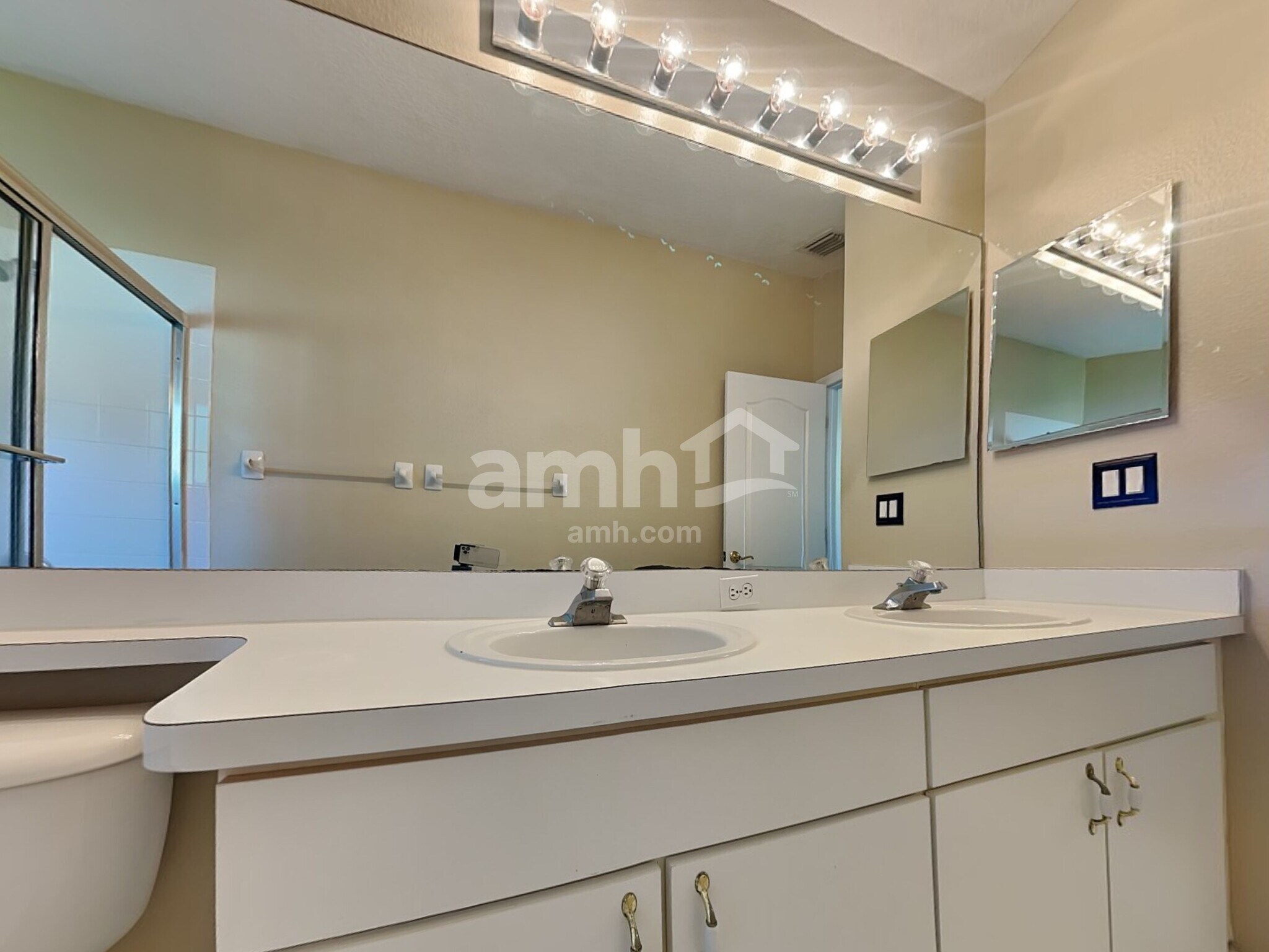 Building Photo - 24801 Black Creek Ct