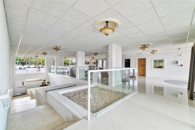 Building Photo - 2715 N Ocean Blvd