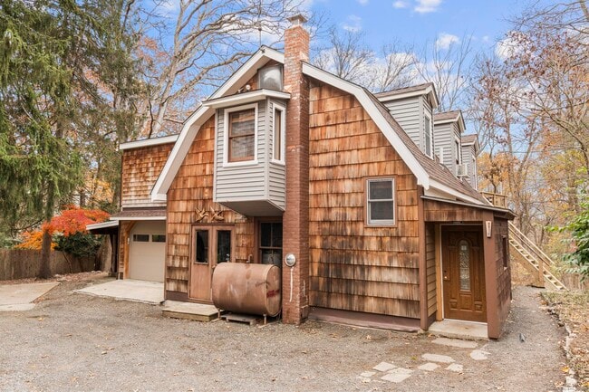 Building Photo - 182 Guinea Rd