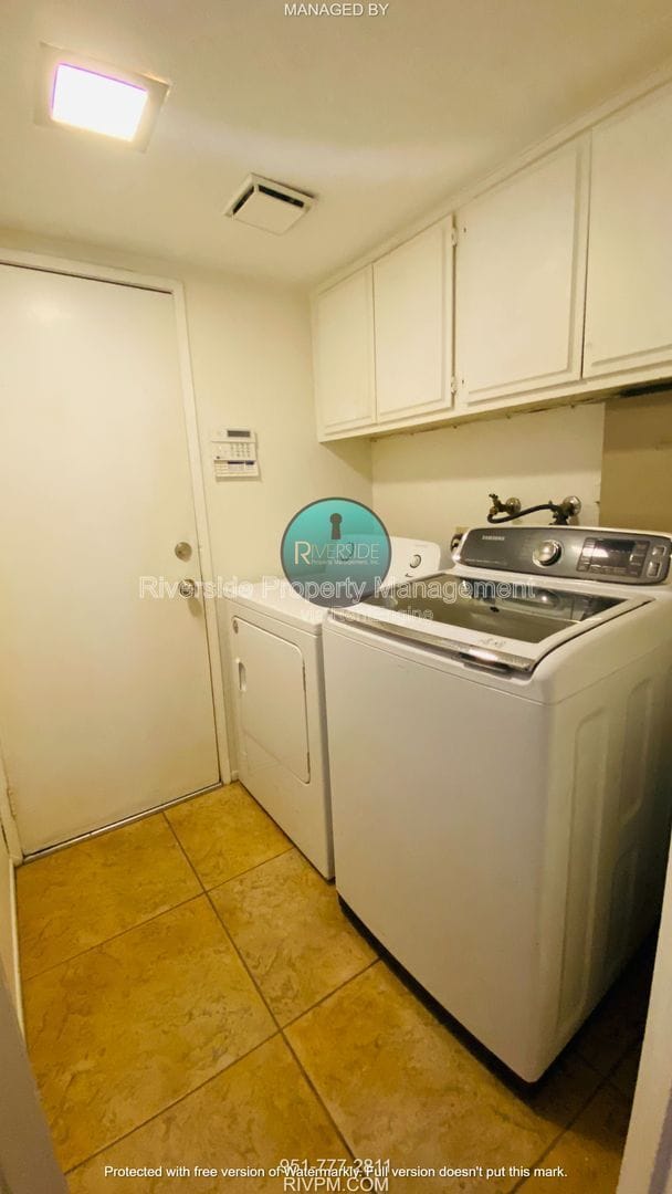 Building Photo - 23972 Creekwood Dr