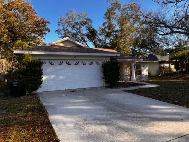 Building Photo - Beautiful 3/2 Maintenance Free Home