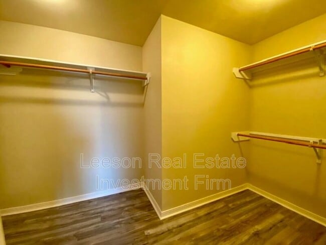 Building Photo - 123 Foxchase Dr