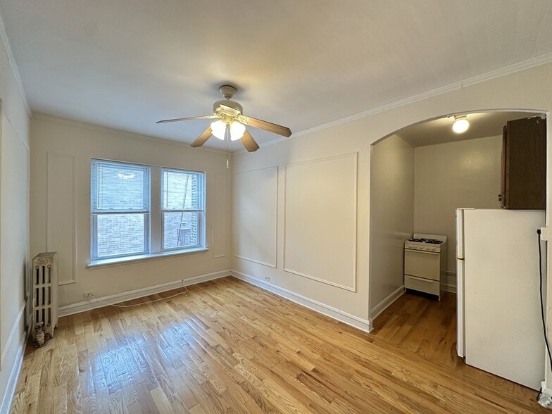 Building Photo - 2844 N Burling St