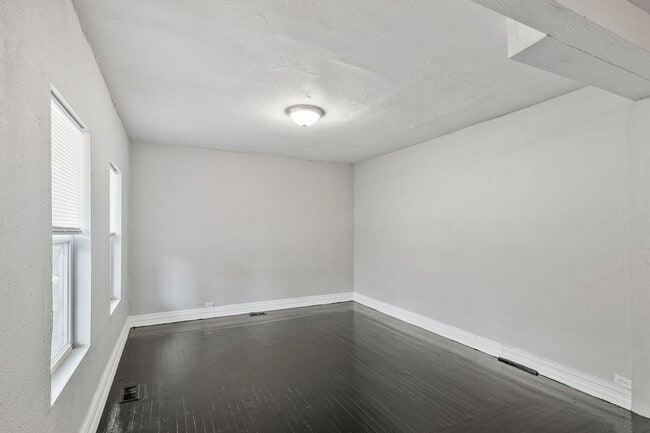 Building Photo - Does not qualify for government assistance...