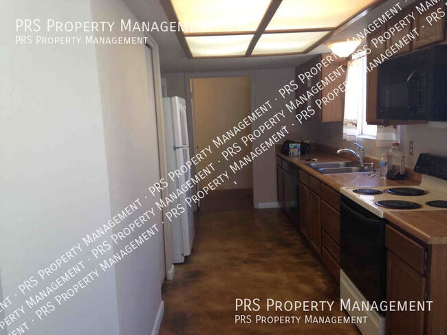 Building Photo - 1623 N Comanche Dr