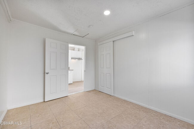 Building Photo - 11018 Sutter Ave