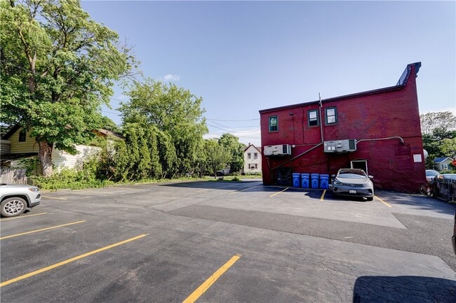 Building Photo - 90 Henrietta St