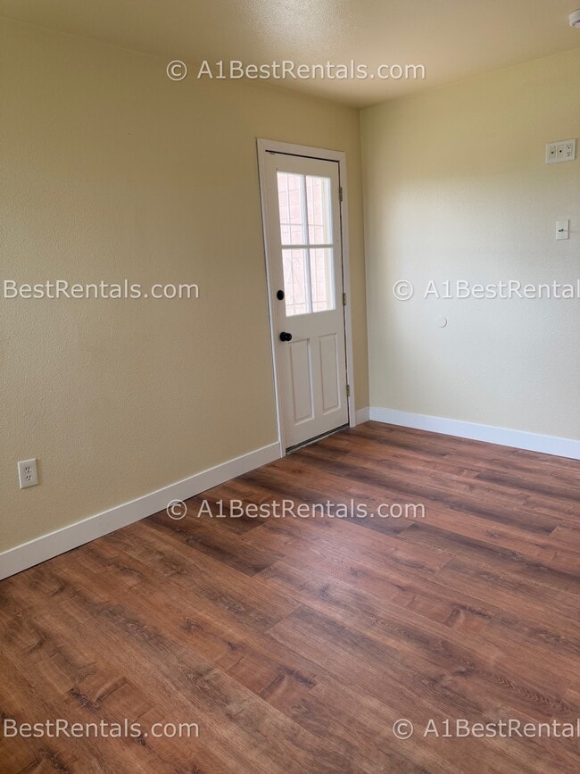 Building Photo - 3205 Sierra St